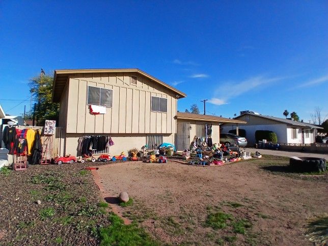 MovingSaleAppliancesClothesToolsTpys