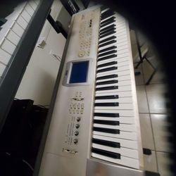 Vendo Korg Triton Studio Solo Falta Una Parte De La Derecha 
