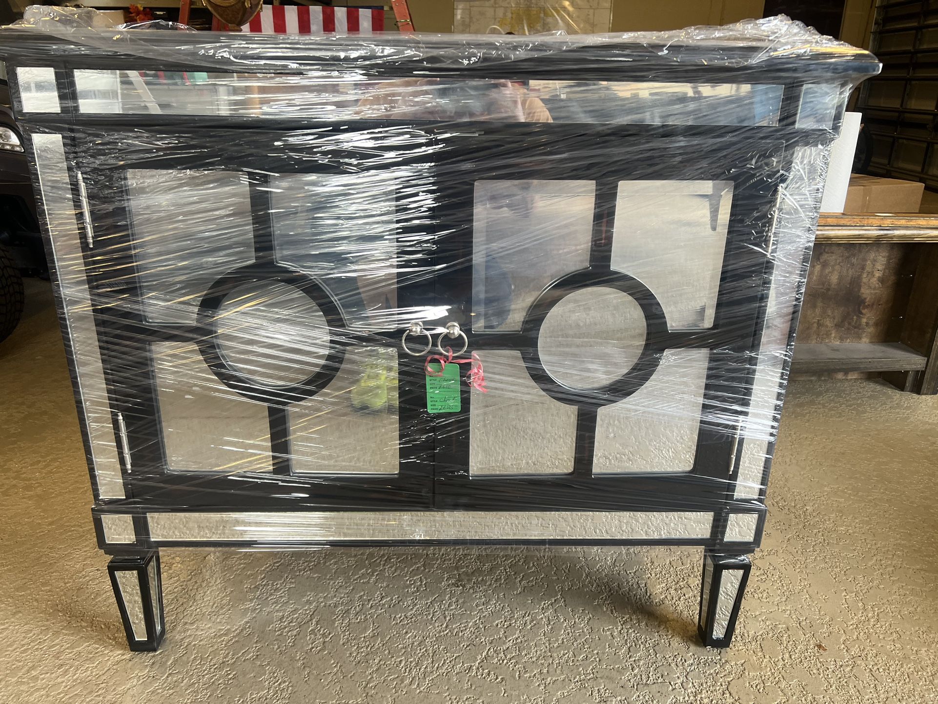BRAND NEW MIRRORED CABINET