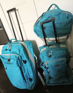 A.merican Gear 3piece Rolling Luggage Set