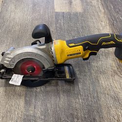 DEWALT DCS571 ATOMIC 20V MAX Cordless Brushless 4-1/2" Circular Saw