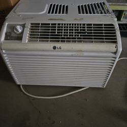 Lg Ac Window Unit Works Great Blows Cold 