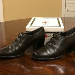 Vintage Gloria Vanderbilt Serena Brown Size: 7 1/2