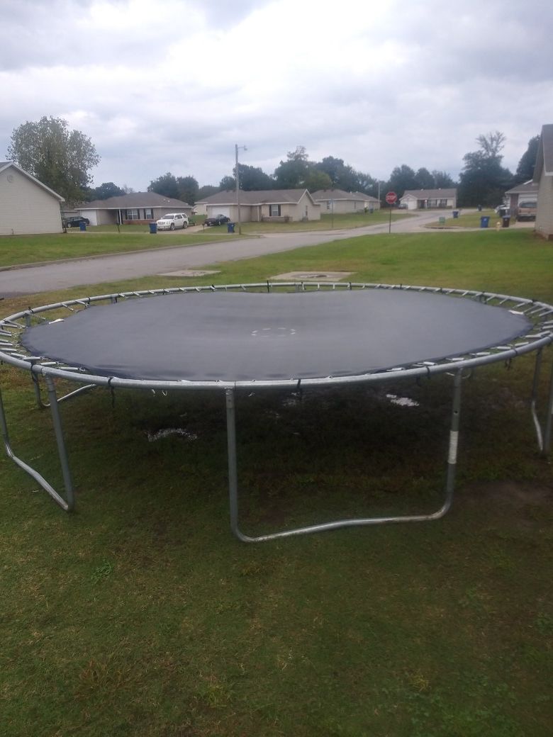 14 ft Trampoline w/ Laser Tag Game and Protective Net