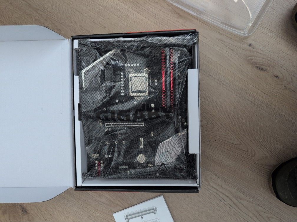 Gigabyte Z390 Aorus Elite w/ i5 9600k & 16GB Memort