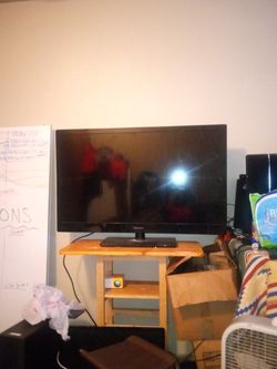 Hi Sense 42 In TV. $60  