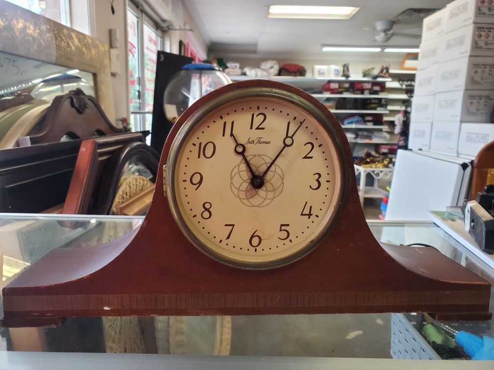 Seth Thomas, Vintage Mantle Clock, Sold As Is 