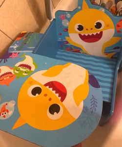 Baby shark chair and table