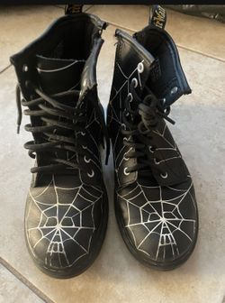 Dr Marten’s Shoes Size 3Y 