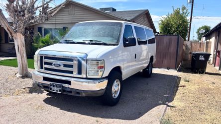 2011 Ford E350 XLT 12 Passenger Van