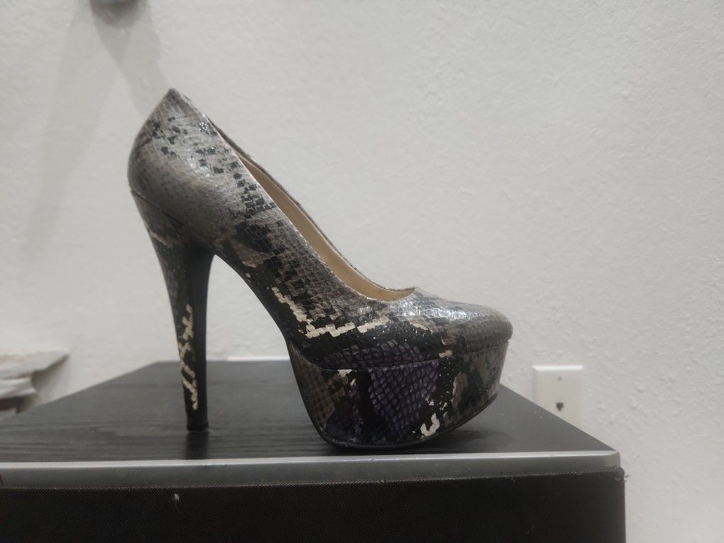 Beautiful Snake skin 6in high heels