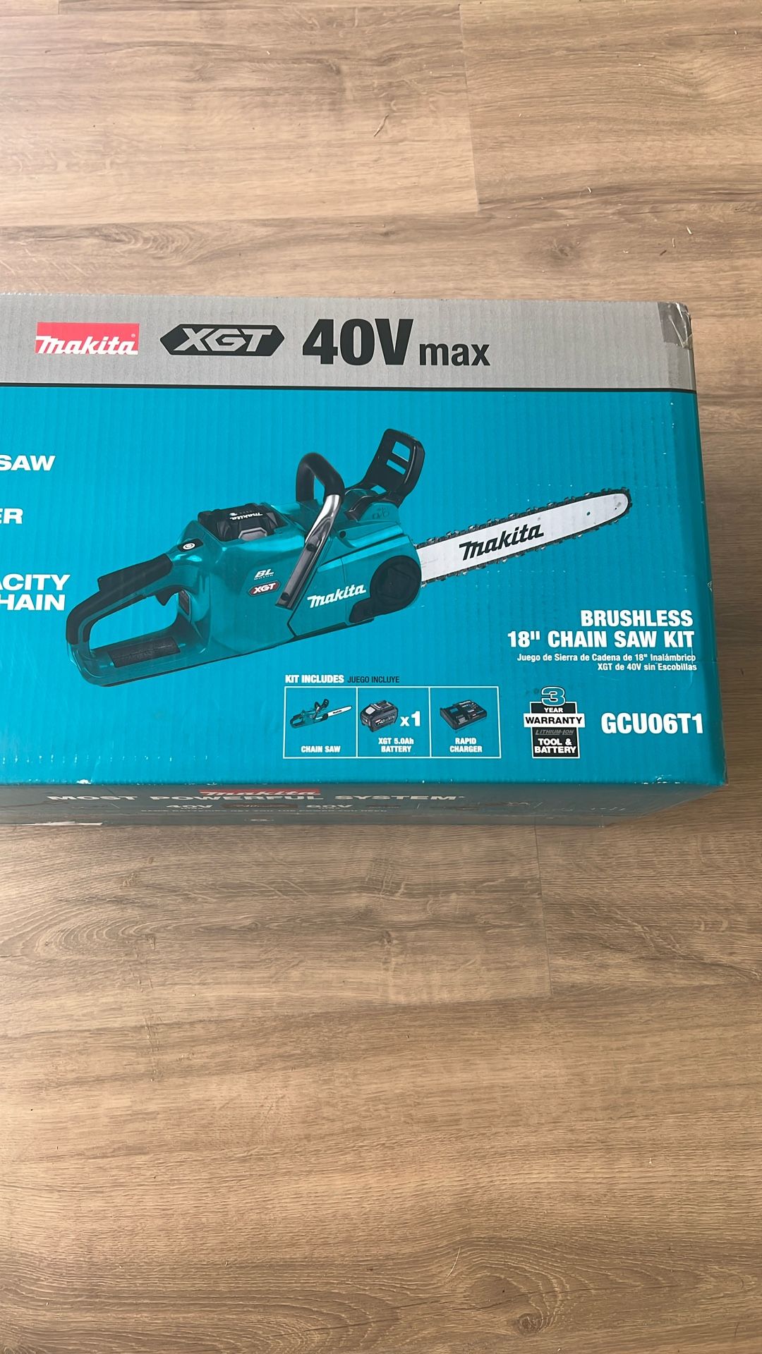Makita  Chainsaw. 40V MAX XGT.   Kit. Model. GCU06T1