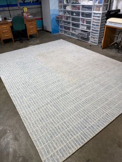 Wool rug only a few months old 9x12 close to 8x10