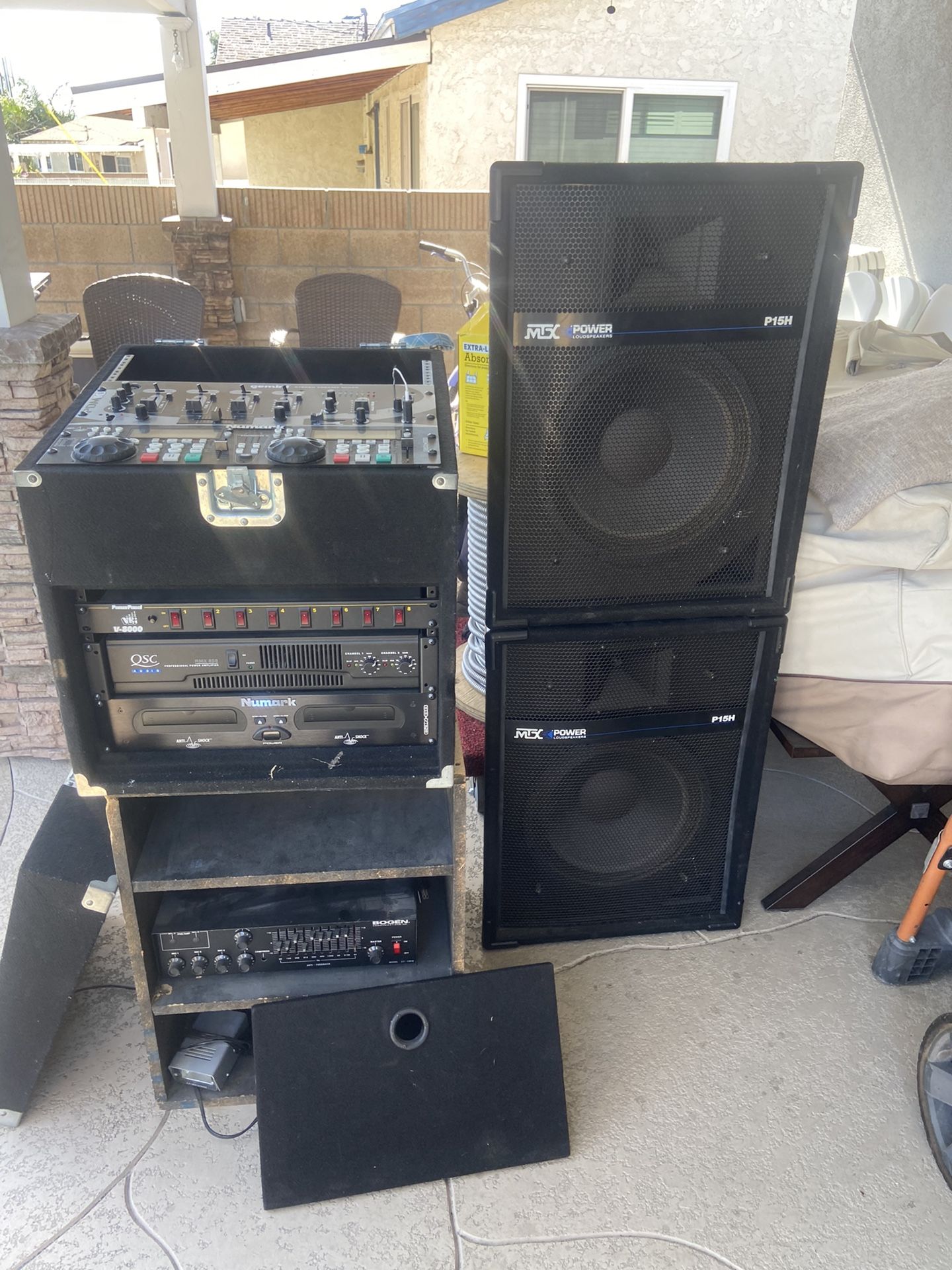 DJ equipment Set Up
