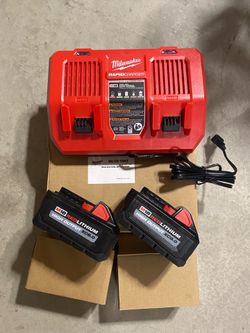 Milwaukee Dual Simultaneous Rapid Charger with 2x High Output 8.0 Batteries