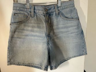 Authentic Levi’s cinch waist shorts