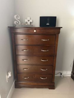 Dresser tall wood.