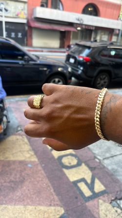 I buy gold any piece let me know 10k 14k 18k 22k 24k lmk I’ll buy it