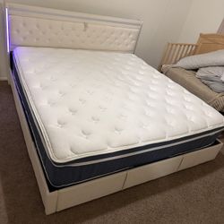 King Bed With Mattress And Mattress Cover 