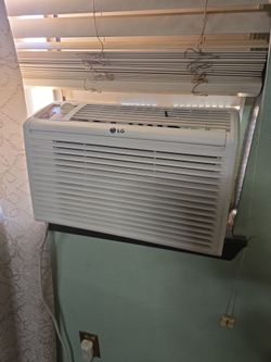 AIRE ACONDICIONADO PARA VENTANA  TRABAJA MUY BIEN . BUEN PRECIO.