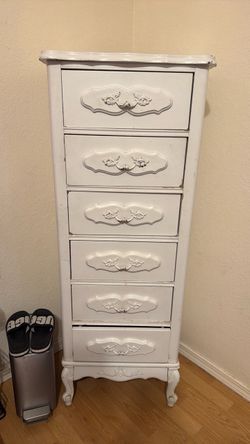 Dresser $30 my daughter doesn’t want it