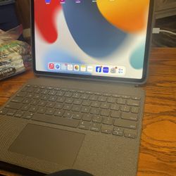 Apple iPad Pro 12.9” 5th Generation + Logitech Combo Touch Keyboard/Case