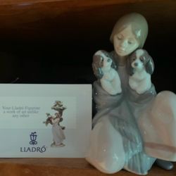 Lladro Daisa 1994 SNUGGLE UP Girl with Two puppies Figurine #6226  6”Tall