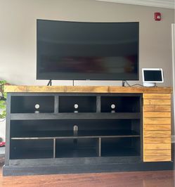 Like new TV stand