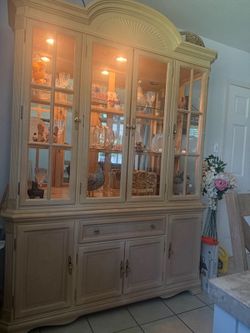 Hutch cabinet