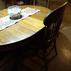 Solid Oak Bear Claw Table/6 Chairs