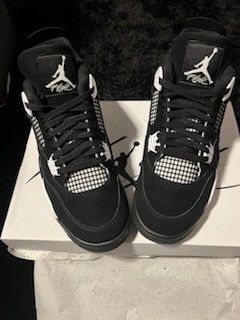 Air Jordan White Thunder 4 Retro Black/white