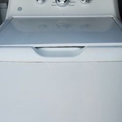 Like new super capacity GE washer.
