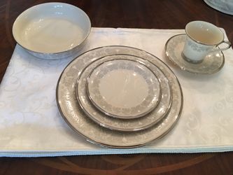 6 Piece Place Setting—Service for 12 Lenox China Snow Lily Pattern