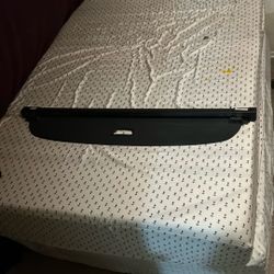 Mercedes cargo cover