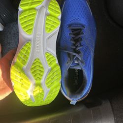 men’s saucony hurricane 26