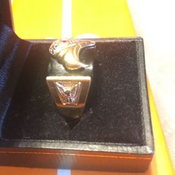 18k SOLID GOLD EAGLE ONXY RING SIZE 10.5