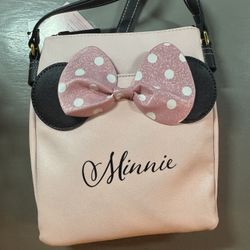 Minnie Mouse Purse ( New With Tags)