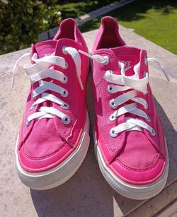 Women's size 7 pink Nike canvas