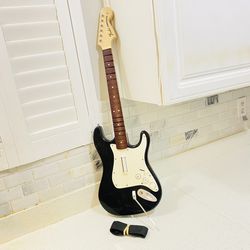 Rock Band 4 Wireless Fender Stratocaster Guitar Xbox One Harmonix 91161 w/ Strap