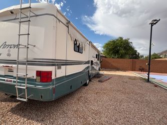 Motor Home Fleetwood Pace Arrow