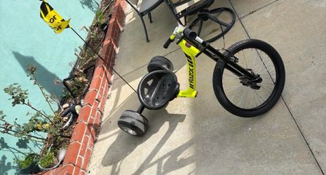 Bike, Tricycle Razor bike Can Accommodate up to 300 lb