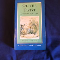 Charles Dicken’s Oliver Twist (Paperback)