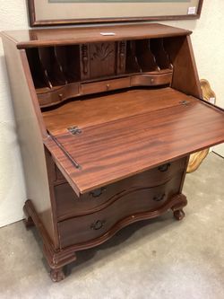 Antique mahogany Chippendale style desk – secret compartments