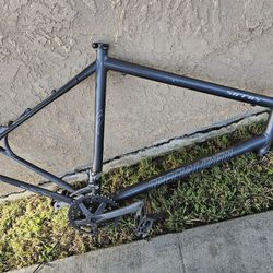 Specialized Sirrus Sport Frame