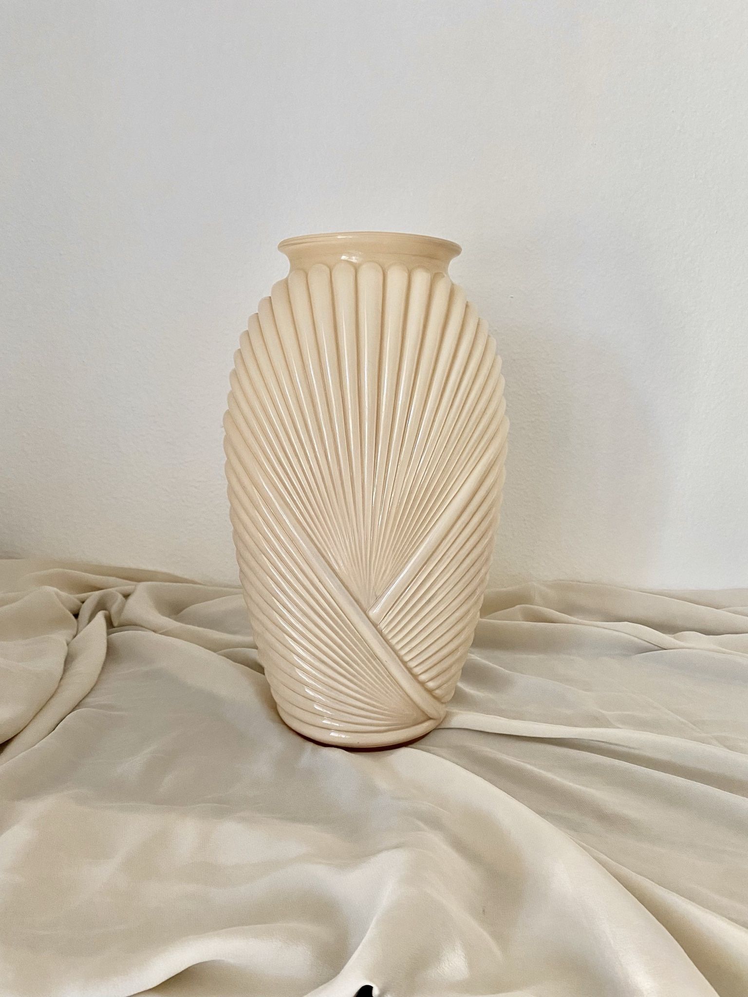 Nude Shell Vase