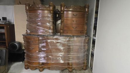 Eastern king bed furniture set