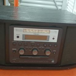 Teac Turntable / CD- Recorder with Amplifier
