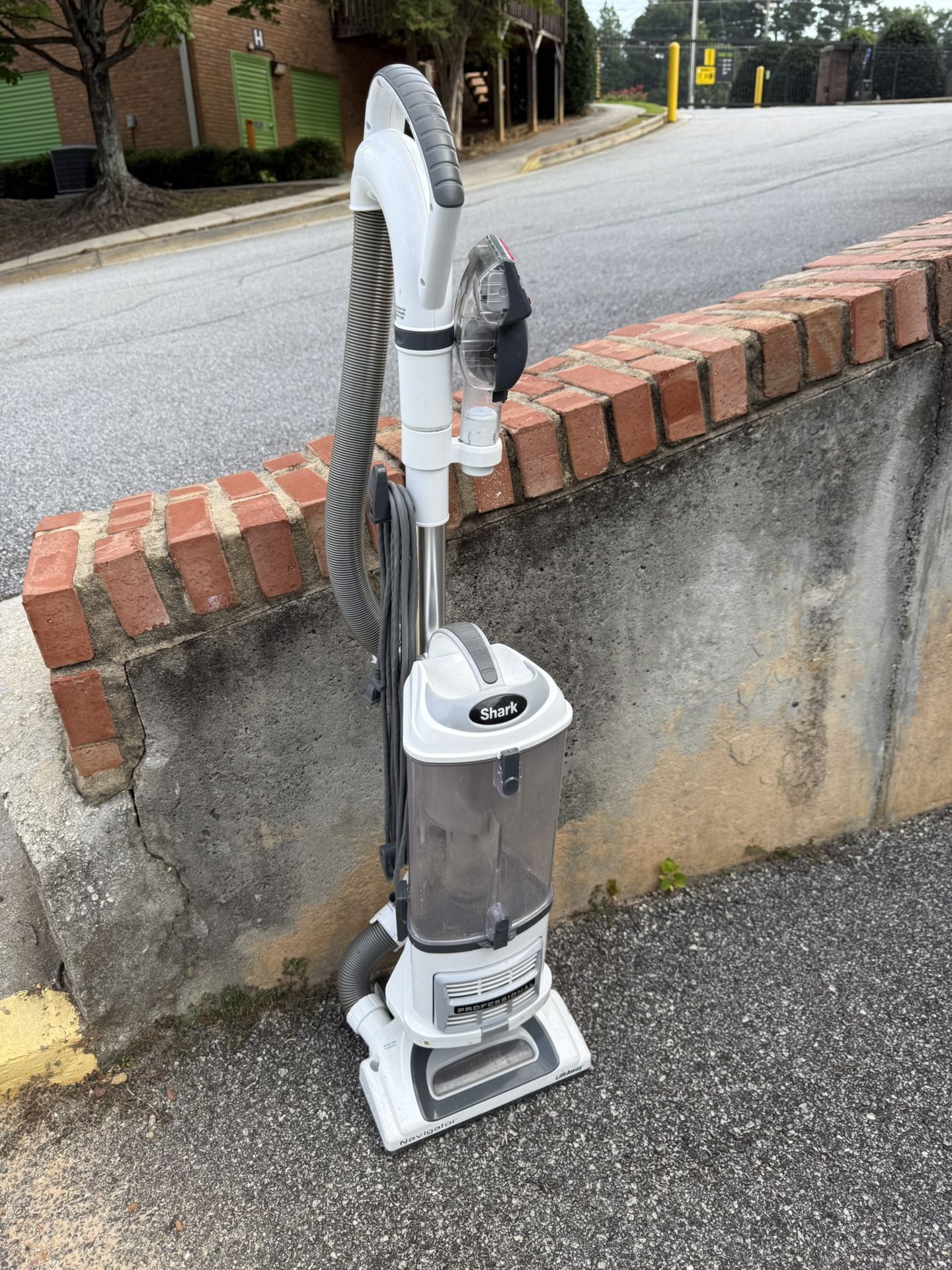Shark Navigator® Lift-Away® Deluxe Upright Vacuum