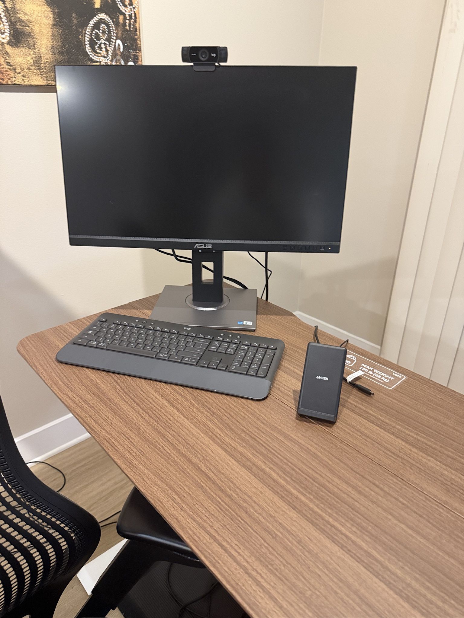 Home Office Setup: Screen, Laptop Connector, Charger, Webcam, Keyboard