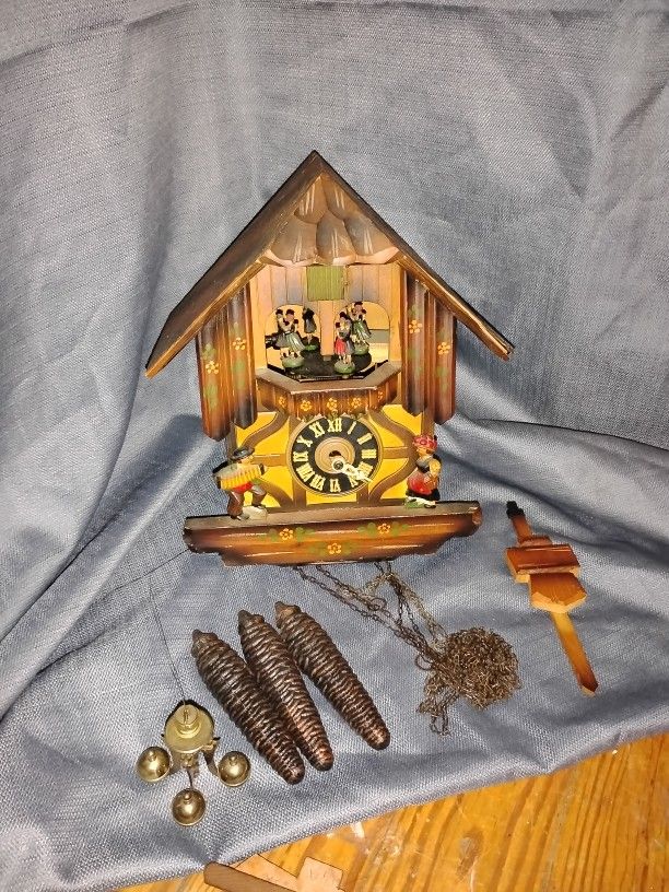 Cuckoo Clock German Dancers Musical 1960s